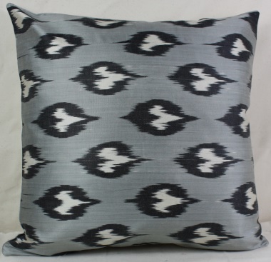 i28 - Handmade Ikat Pillow Cover