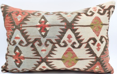 D324 Kilim Pillow Cover