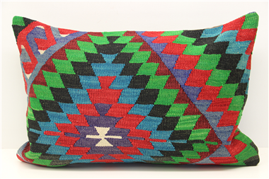 D341 Kilim Pillow Cover